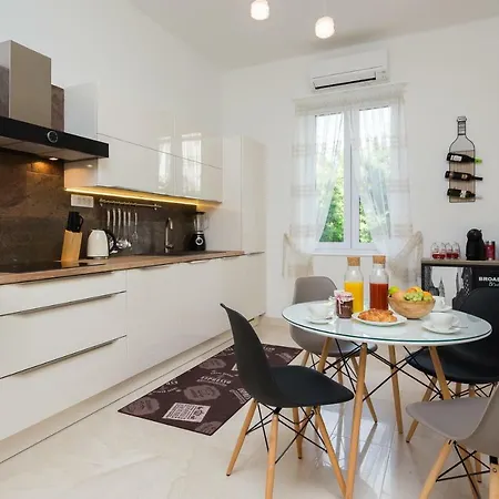 Luxury Luce Apartment