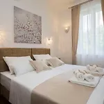 Luxury Luce *